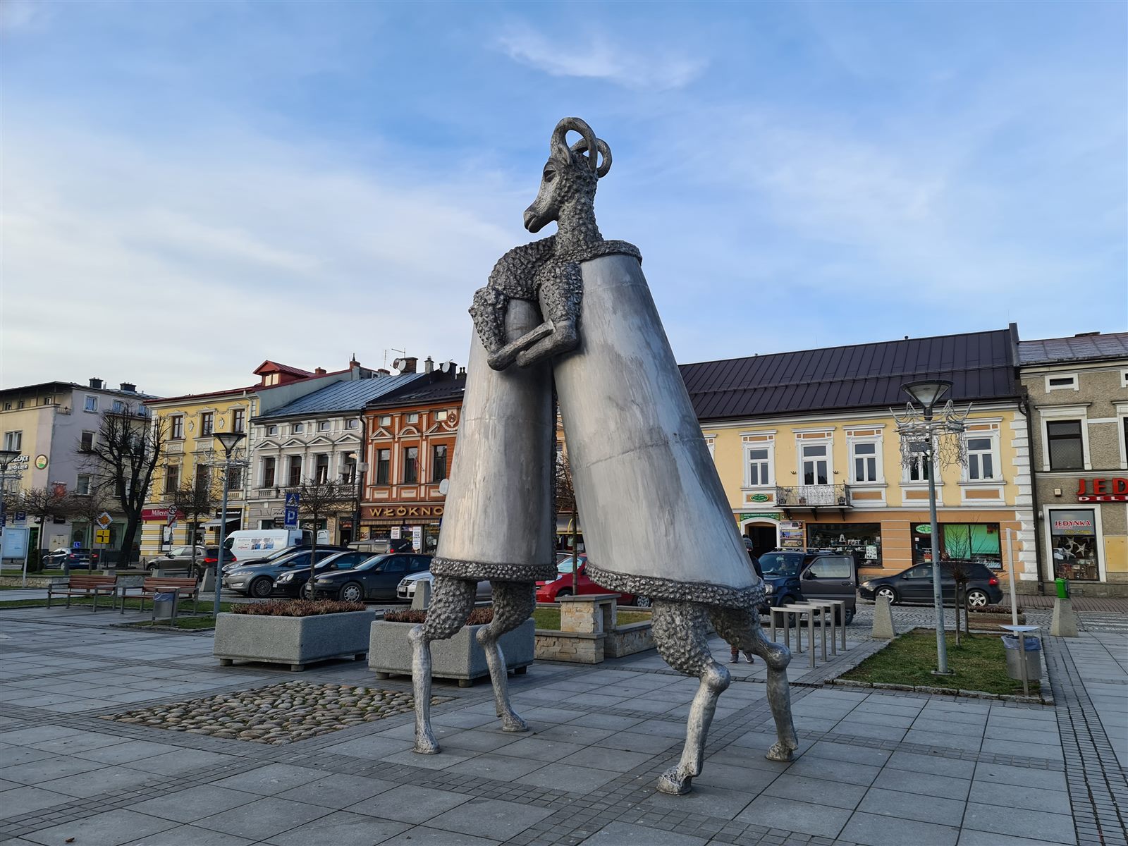 Rynek w Nowym Targu — regeneracja baterii hybrydowych dla kierowców z Podhala